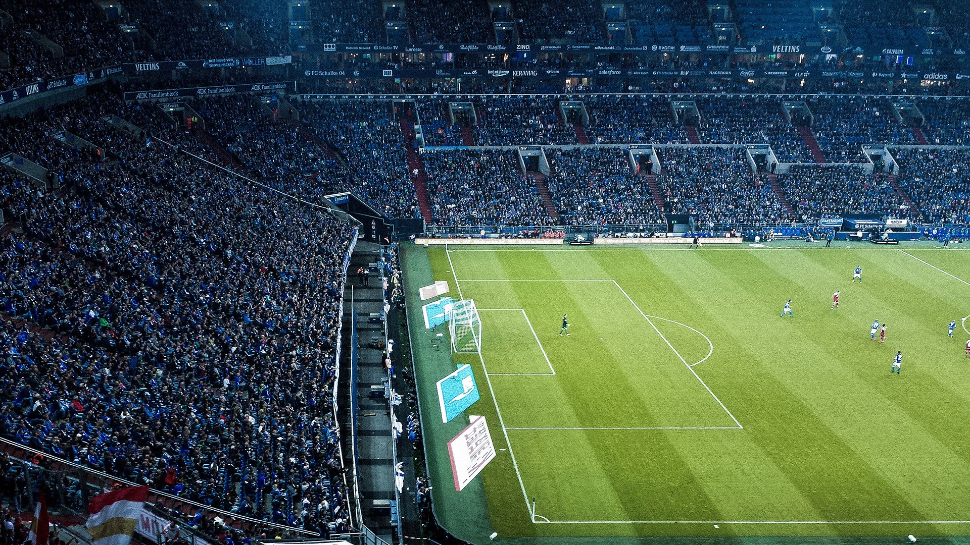 “英超抢分战打响，胜者瞬间榜单升迁”，“英超”